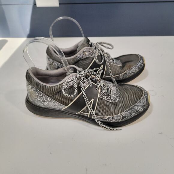 Traq by Alegria Qarma Sneaker In Wild Child Black and White Walking Snea… - Picture 2 of 15